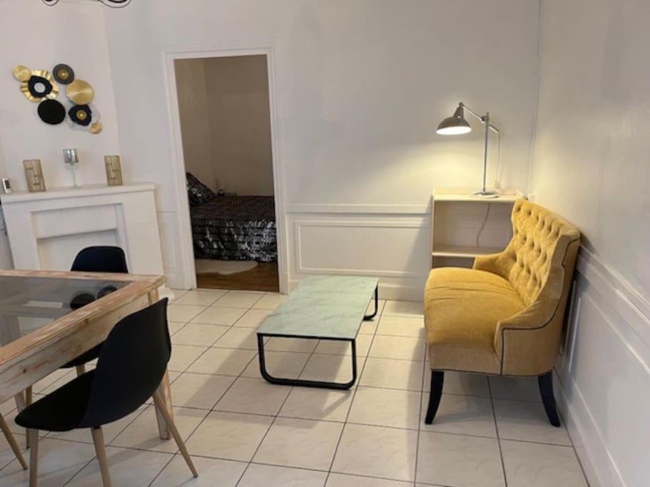 Joli Appartement Centre เนอแวร์ ภายนอก รูปภาพ