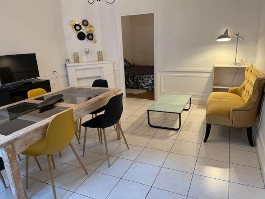 Joli Appartement Centre เนอแวร์ ภายนอก รูปภาพ